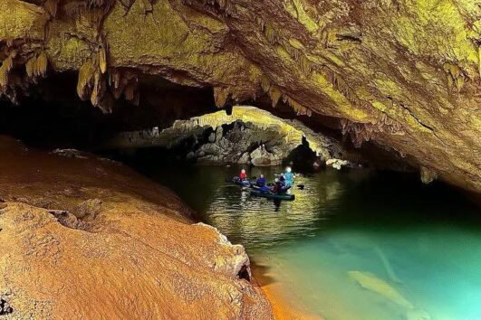 7-mile-Cave-Kayak-River-of-Caves-from-caye-caulker